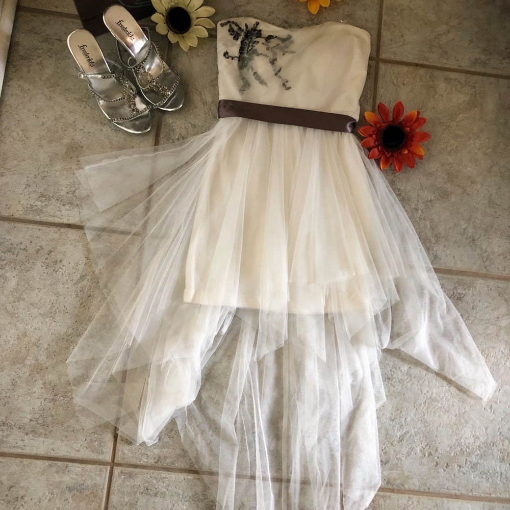 🌷Strapless Teeze Me Dress from Dillards🌷